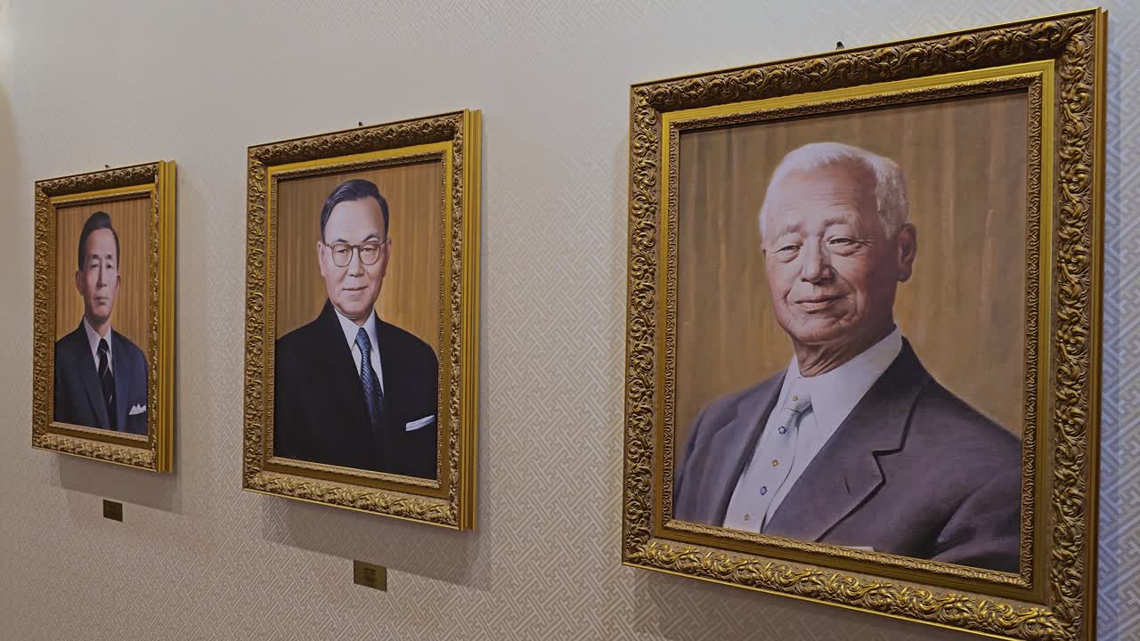 Replicas of the portraits of former presidents at the Presidential Experience Center on the third floor of the Presidential Archives at Cheong Wa Dae - slow pan reveal