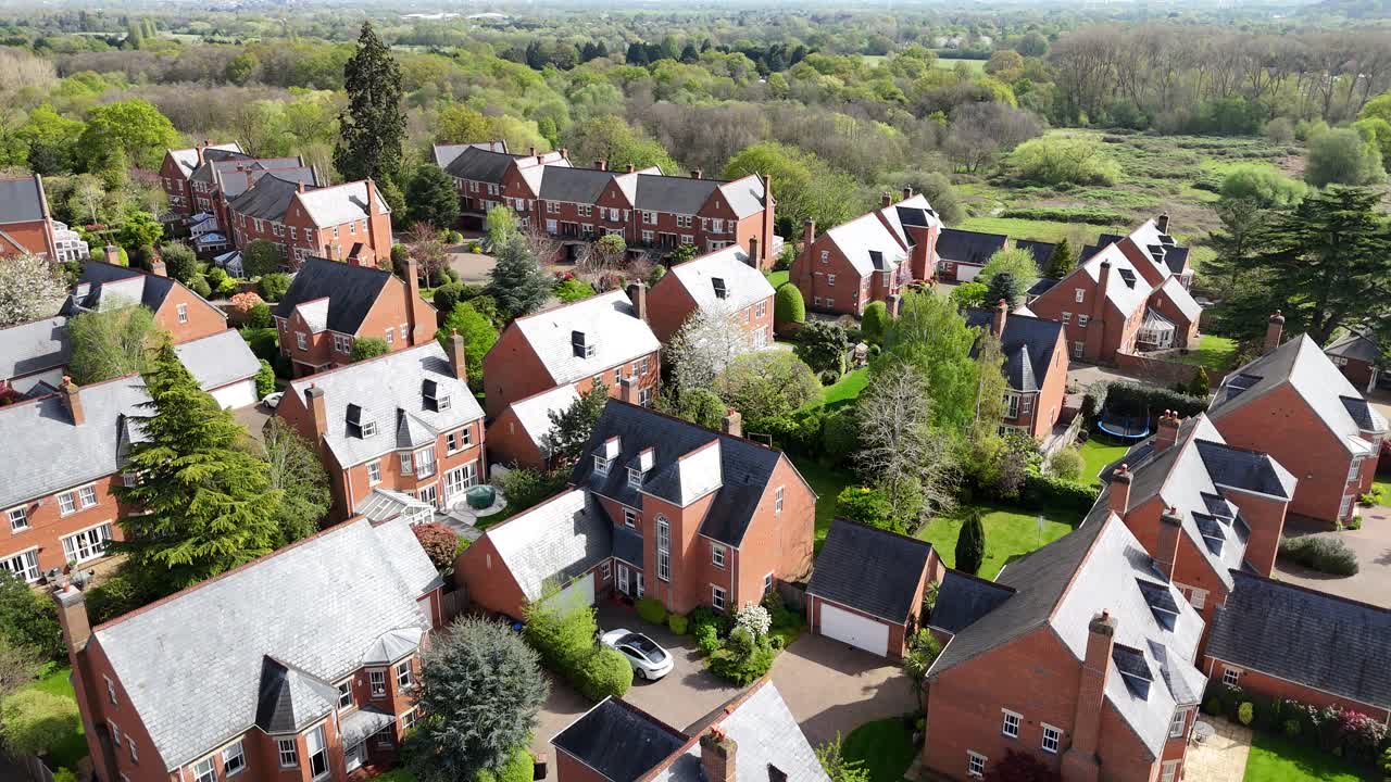 Store huse, drone luftfoto, Virginia Water landsby, Surrey