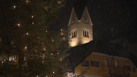 Clip-Filmado-En-Europa-En-Austria-Desde-Un-Pueblo-Llamado-Hallstatt-Que-Está-Junto-A-Un-Lago