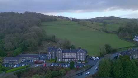 Cars-Driving-On-A591-Road-Along-The-Windermere-Hotel-In-Lake-District,-Cumbria,-England