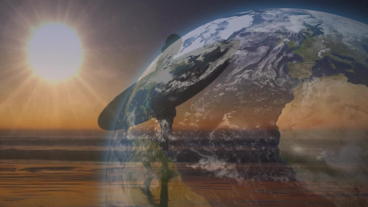 Alba che mostra una surfista con tavola da surf che cammina sulla sabbia bagnata mentre una sovrapposizione della Terra ruota, indicando un viaggio.