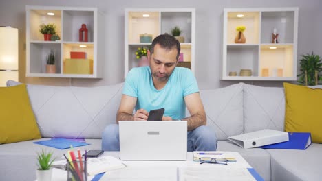 Home-office-worker-man-showing-his-empty-wallet-to-the-camera.