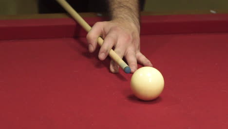 billardtisch, billard, spielball wird geschlagen