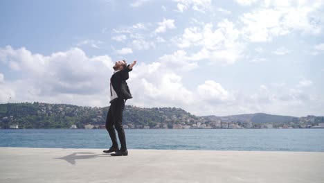 Businessman-shouting-for-his-success-against-the-sea.