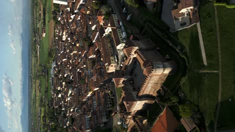 Vertical-Shot-Of-Soncino-Medieval-Castle-In-Northern-Italy---drone-shot