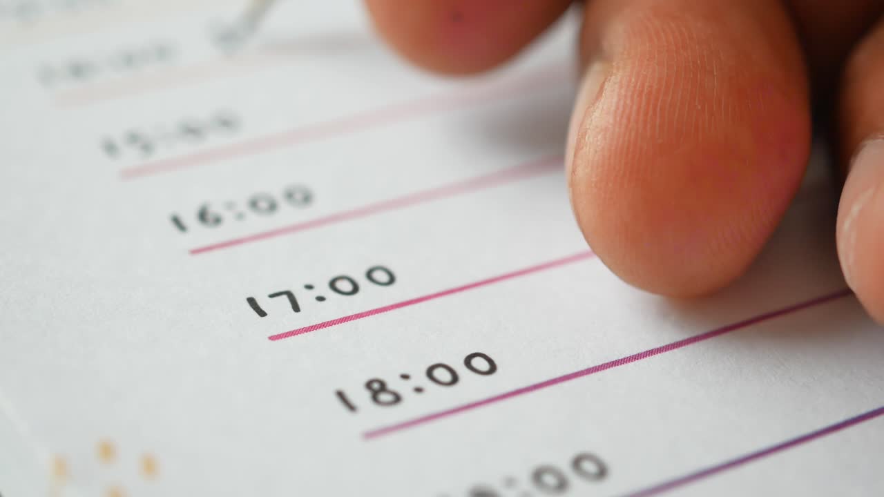 escribir a mano en un planificador de horarios