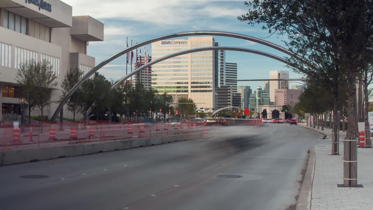 이 비디오는 도시 지역 설정에서 트래픽의 시간 경과에 관한 것입니다.