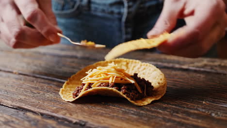 making a delicious beef taco