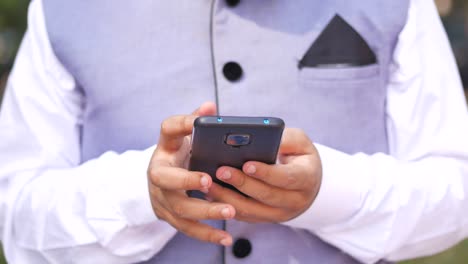 Young-man-in-formal-dress-using-smart-phone