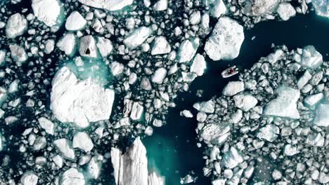 Boat-In-The-Middle-Of-Melting-Iceberg-In-Alaska,-USA