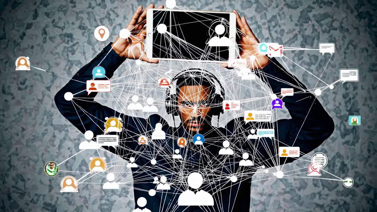 hombre sosteniendo una tableta con conexiones digitales