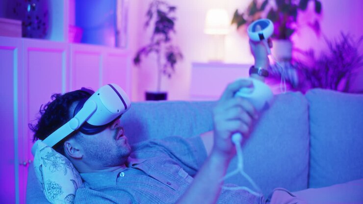 Uomo usa la VR per il gaming