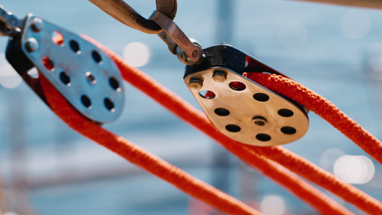 요트에 로프와 블록을 이용한 리깅