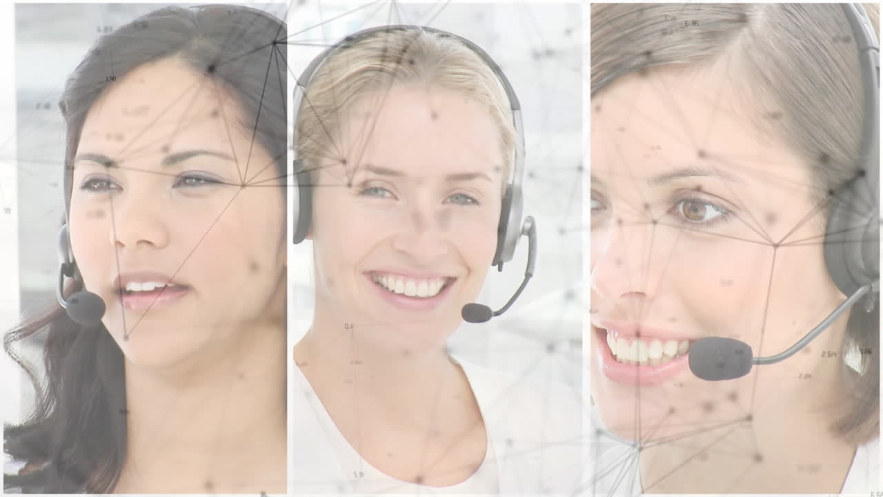 animación de una red de conexiones a través de fotos de mujeres de negocios usando auriculares telefónicos