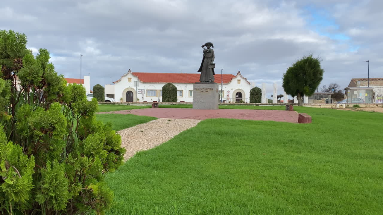 Statue of Infante Dom Henrique stands proudly in Sagres square, a symbol of exploration and heritage