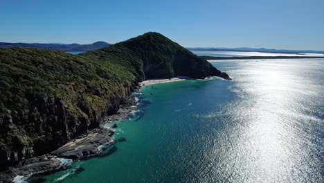 Einsamer-Strand-Bei-Seal-Rocks-–-Mittlere-Nordküste-–-New-South-Wales-–-New-South-Wales-–-Australien-–-Luftaufnahme