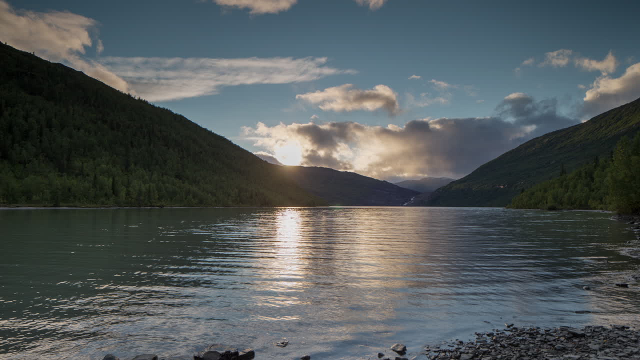 노르웨이 호수 일몰 4k 01