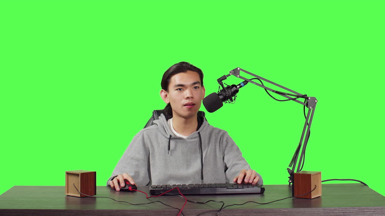 rpg 게임 플레이를 방송하는 vlogger의 pov