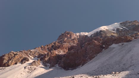 thorong la pass mountain panning with snow