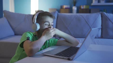 Boy-falling-asleep-while-watching-movie-on-computer.