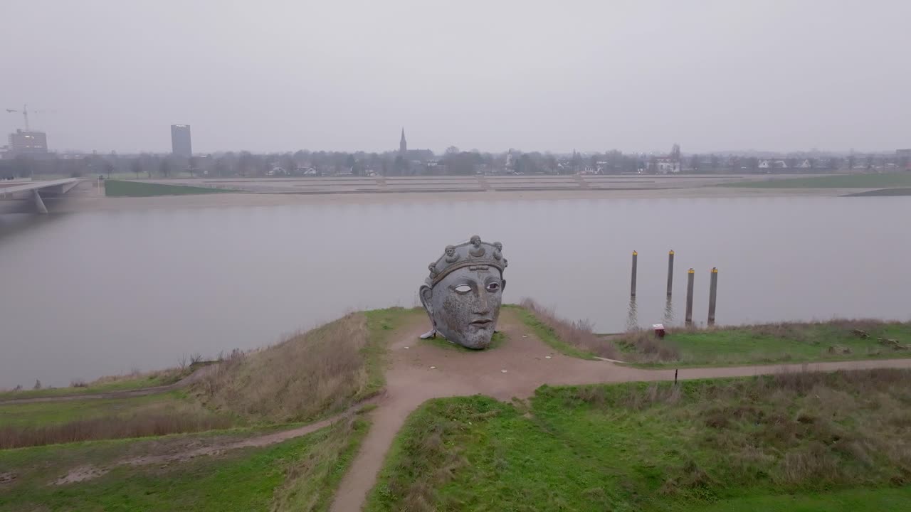Wide orbit shot of the Gezicht van Nijmegen between Lent and Nijmegen City