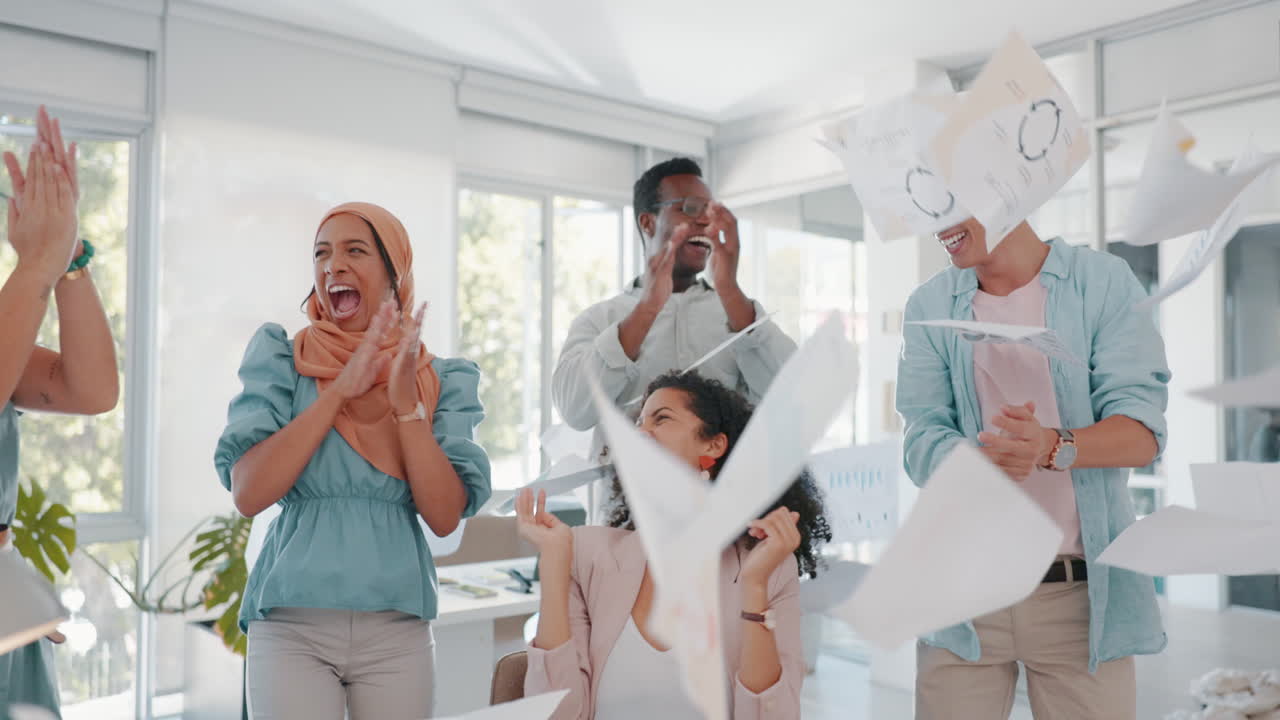 축하, 행복하고 팀 던지기 종이