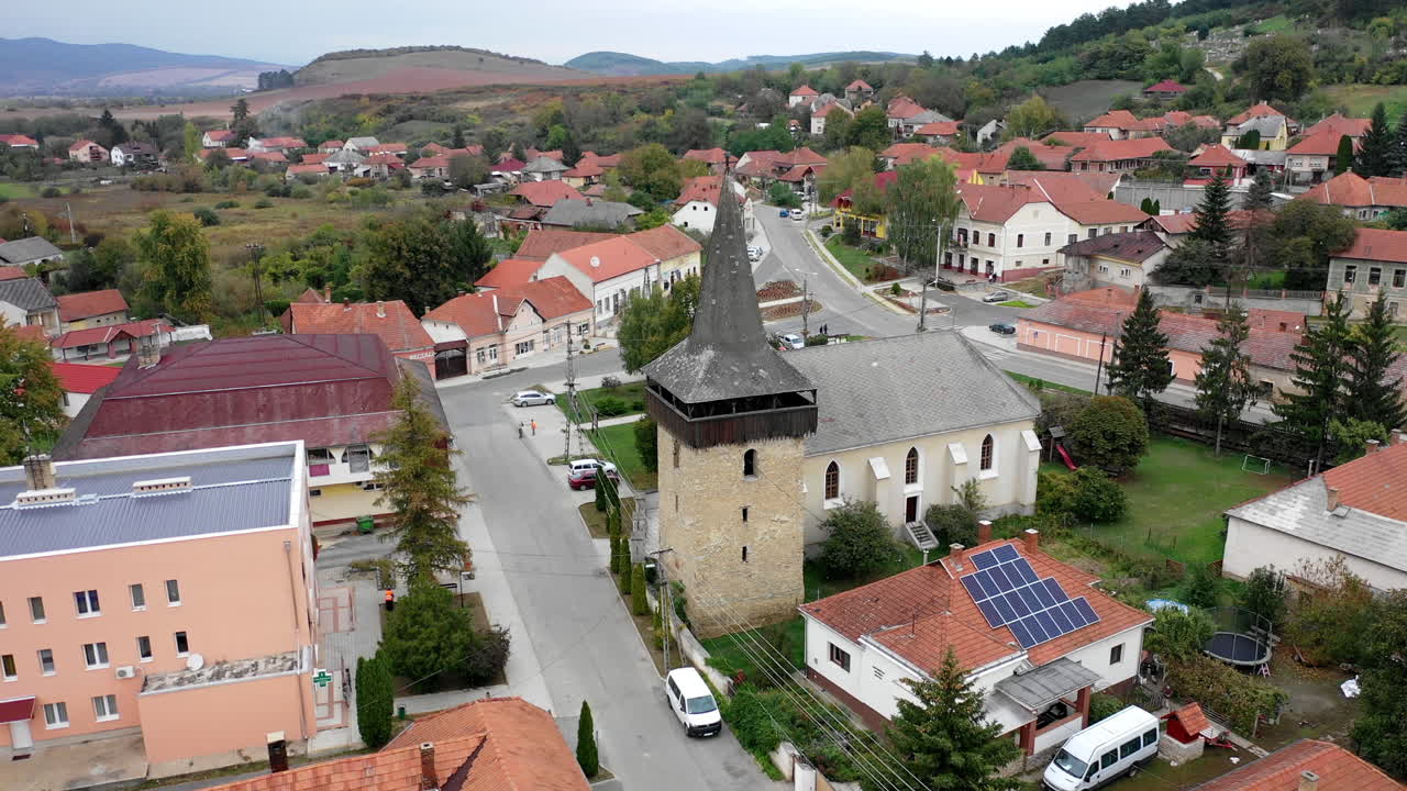 헝가리 szendr의 인상적인 공중 측면 정착 사원?