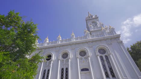 l'église est un lieu de culte.