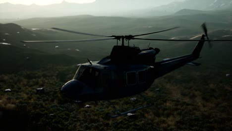 Helicóptero-Militar-De-Los-Estados-Unidos-En-Cámara-Lenta-En-Vietnam