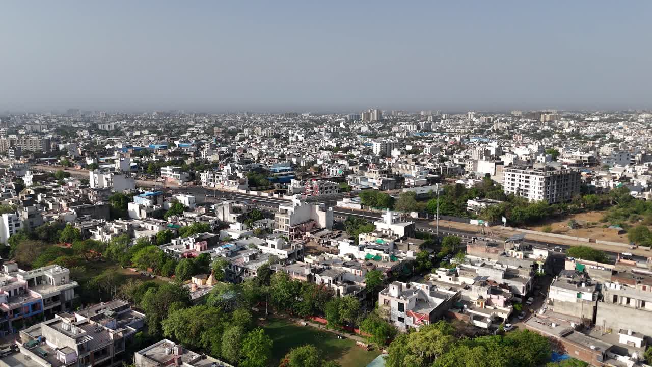 Aerial view of bustling Jaipur city traffic.