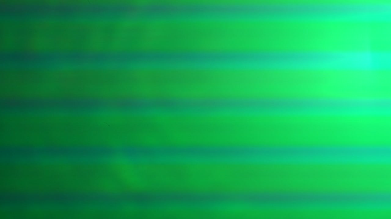 la luz del proyector brilla en un sensor apsc a 25 fps. el viejo error de fallo de la televisión. daño de video.