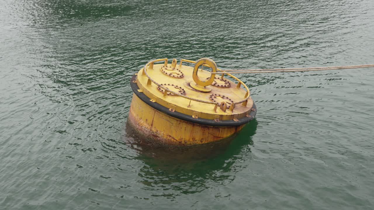 Mooring buoys fixed point for vessels anchored to the seabed with a heavy weight
