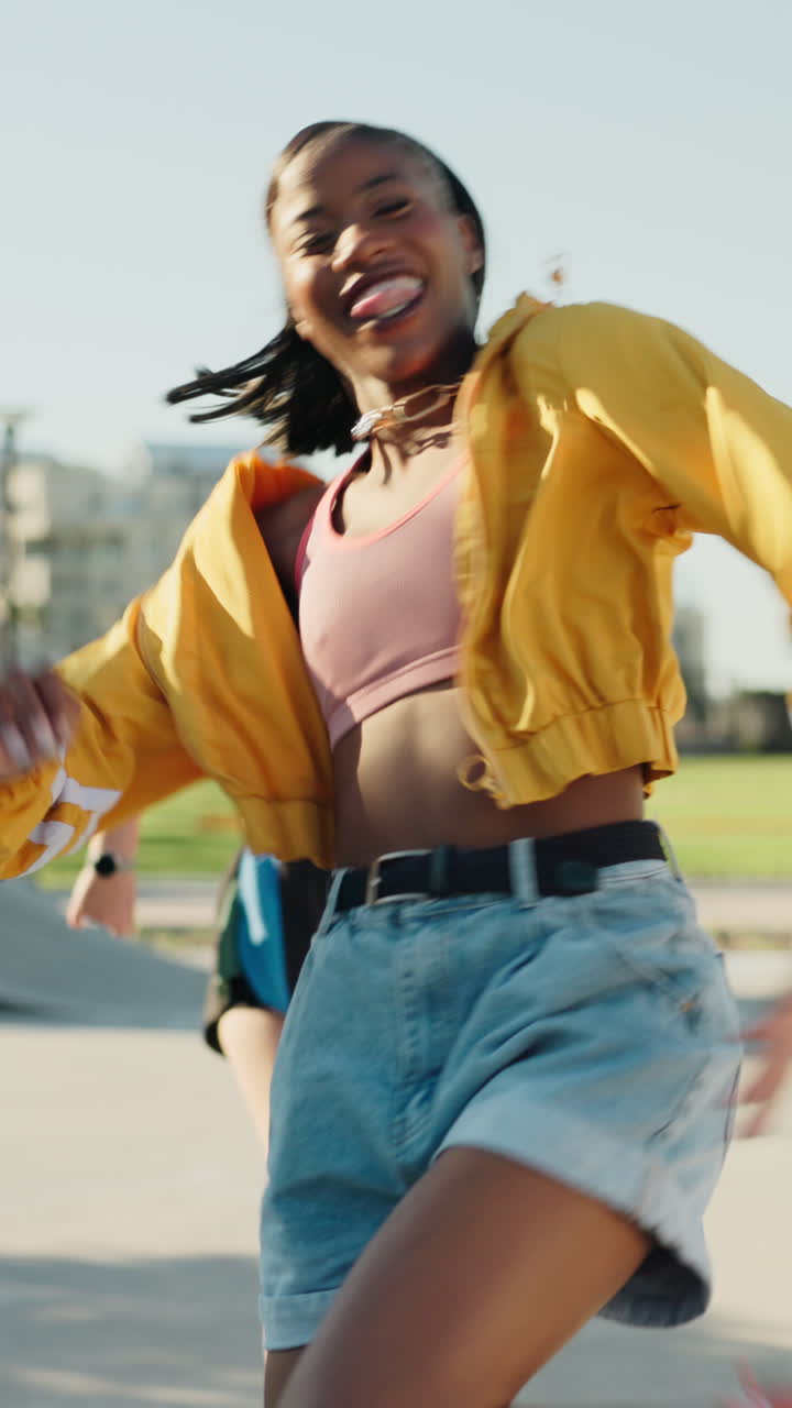 mujer, bailando y amigos con hip hop