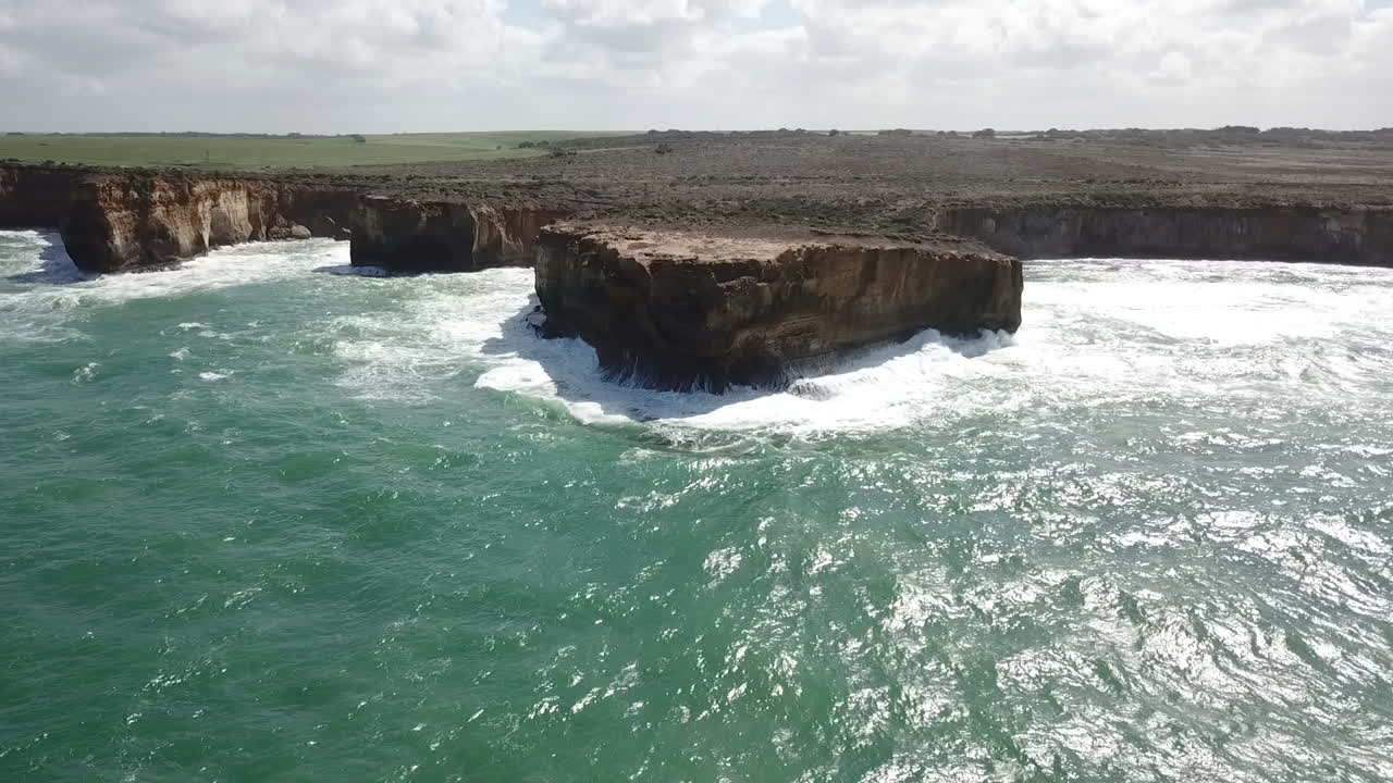 AERIAL RISING REVERSE - Waves pounding the eroding Australian coastline
