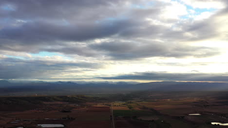 Paisaje-Rural-Sudafricano-Puesta-De-Sol-Toma-Aérea