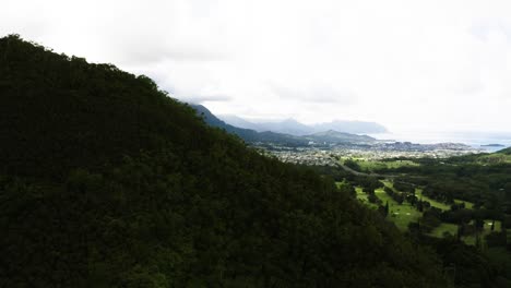 Luftaufnahme-über-Dem-Grünen-Nu&#39;uanu-Tal-In-Hawaii