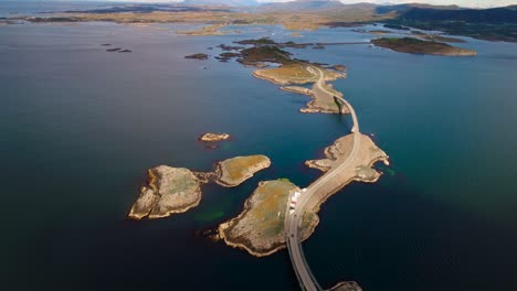 Imágenes-Aéreas-De-La-Carretera-Del-Océano-Atlántico-Noruega