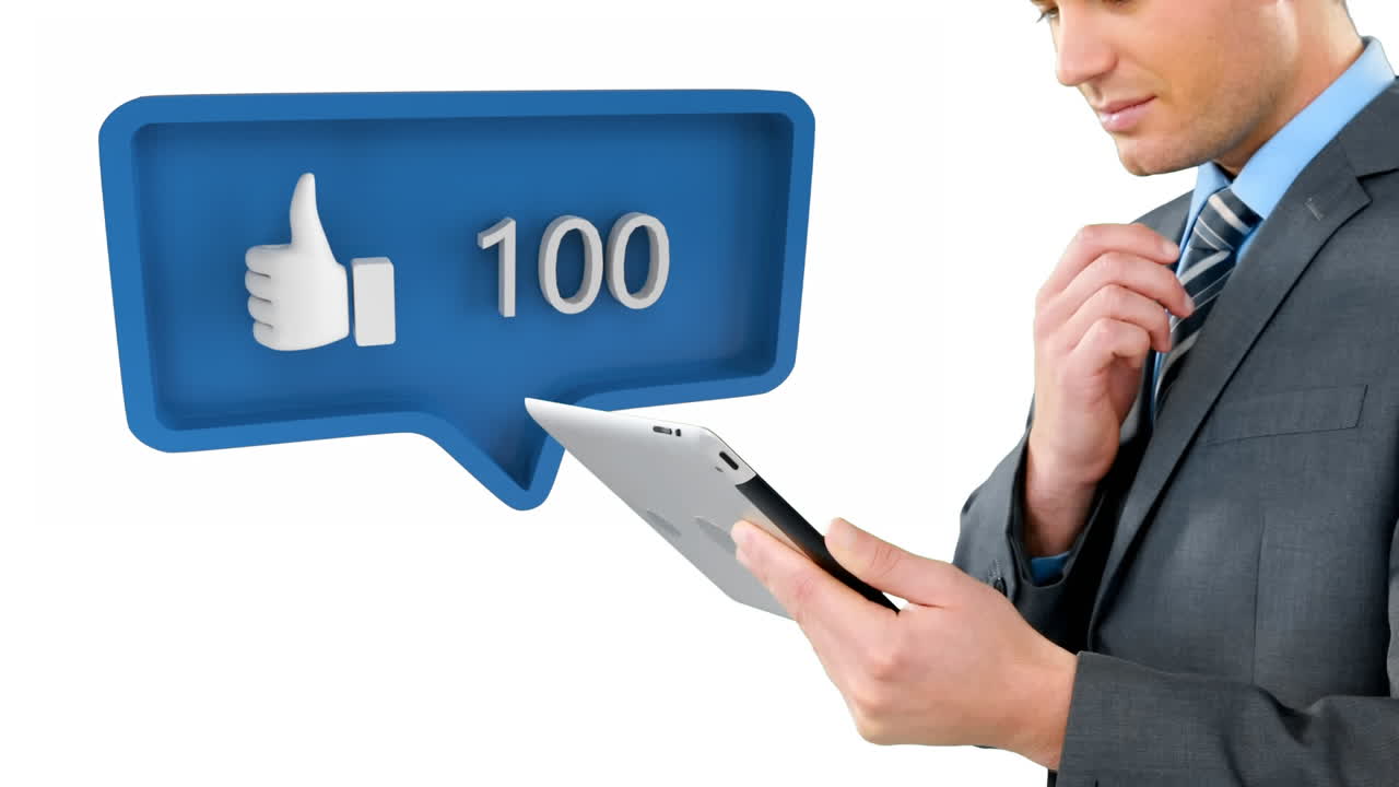 hombre usando una tableta informática añadiendo a un número creciente de "me gusta"