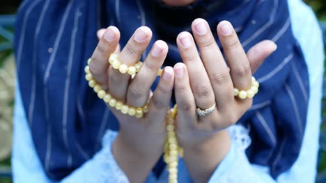 Close-up-of-muslim-women-hand-praying-at-ramadan