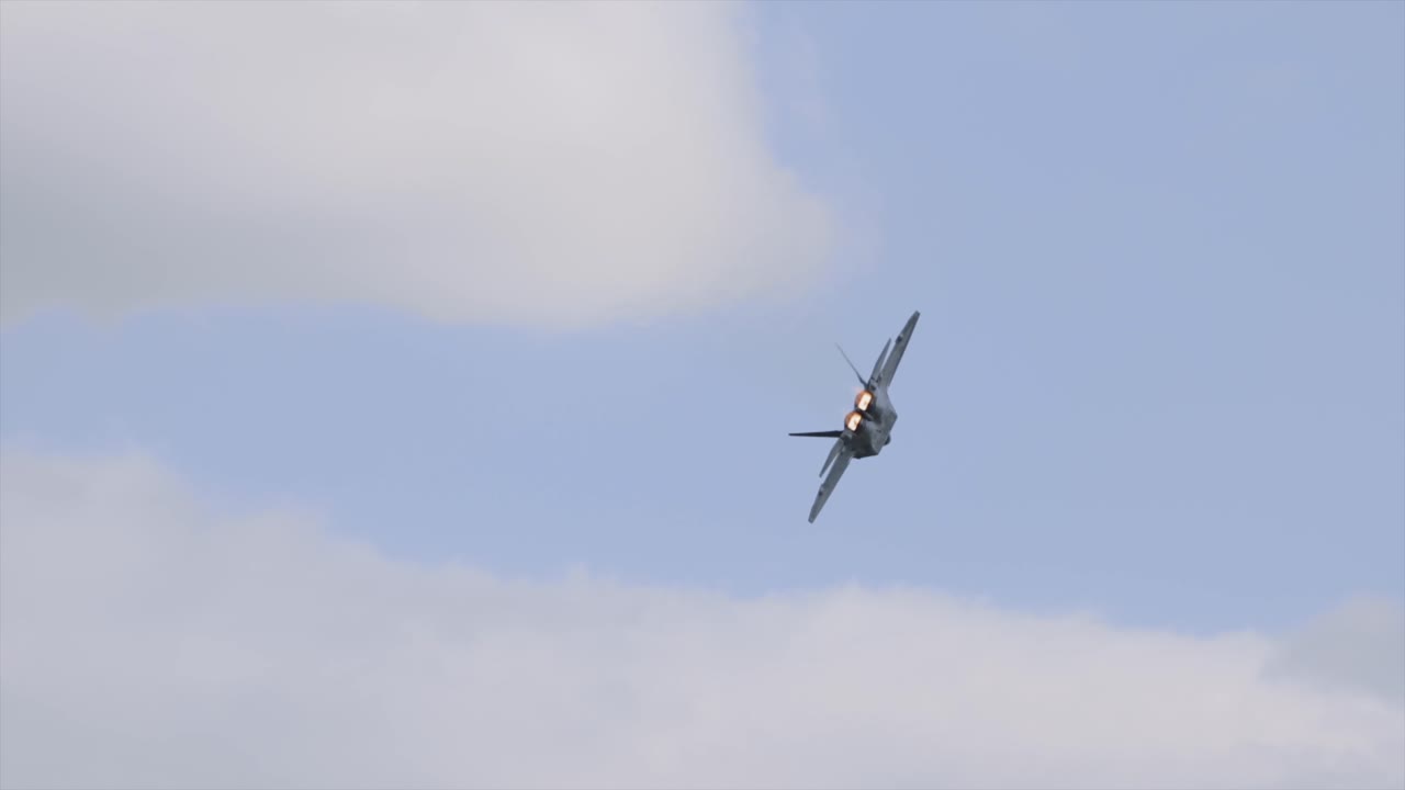 f22 espectáculo aéreo avión de combate vectorización de empuje superioridad aérea rusia