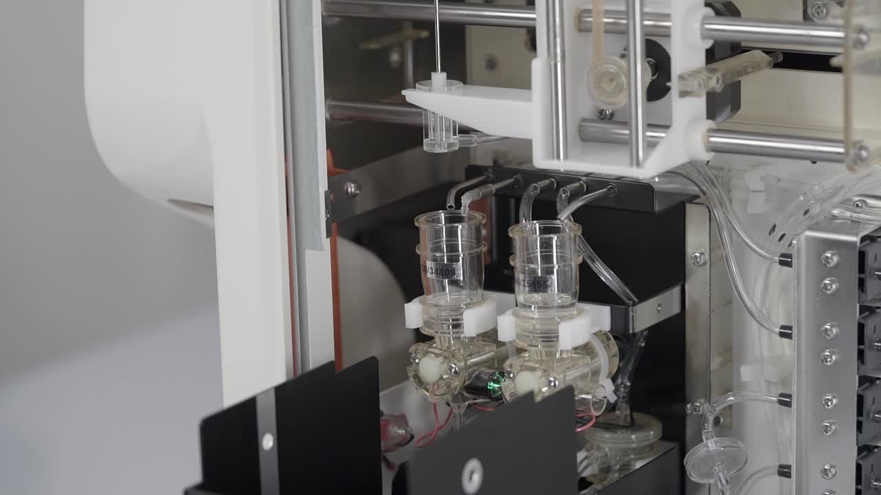 slomo se inclinó disparó sangre máquina de cbc trabajando, mirando hacia adentro