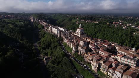 Zagarolo-small-medieval-town-located-in-Italy,-aerial-lowering