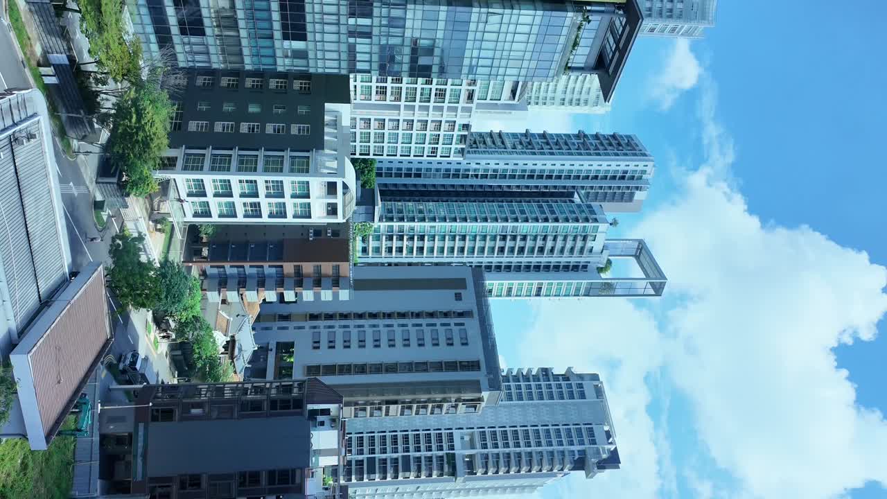 현대적 인 고층 건물 들 이 있는 도시 스카이 라인