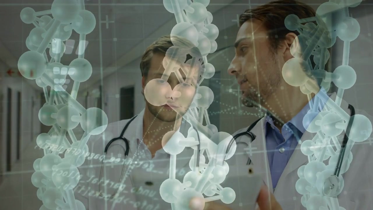 Il medico a destra tocca il tablet mentre quello a sinistra indica, con il modello di DNA che si aggiorna per la diagnosi