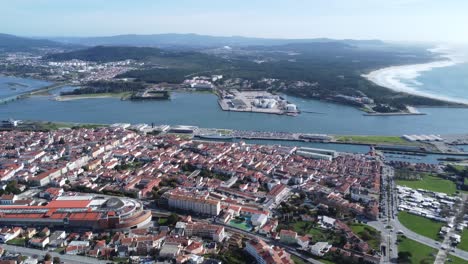 Drohne-Zeigt-übersicht-über-Den-Hafen-Von-Viana-Do-Castelo-In-Portugal