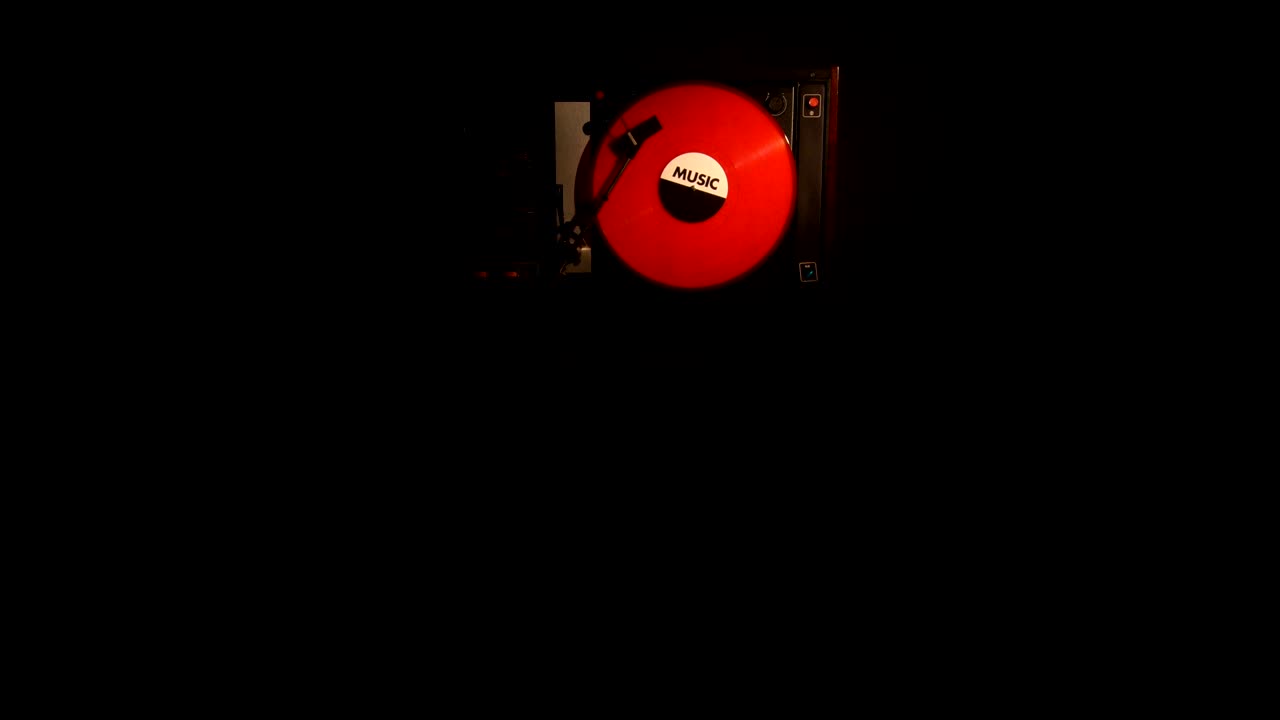 플레어에 비닐 레코드. 오래된 턴테이블에서 노래를 연주합니다.