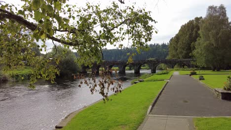 Inistioge-Kilkenny-Park-Am-Fluss-Nore-Im-September