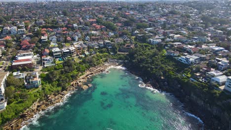 Vista-Aérea-Suburbio-Costero-De-Coogee---Playa-De-La-Bahía-De-Gordons-Junto-Al-Mar-Azul-En-Sydney,-Australia