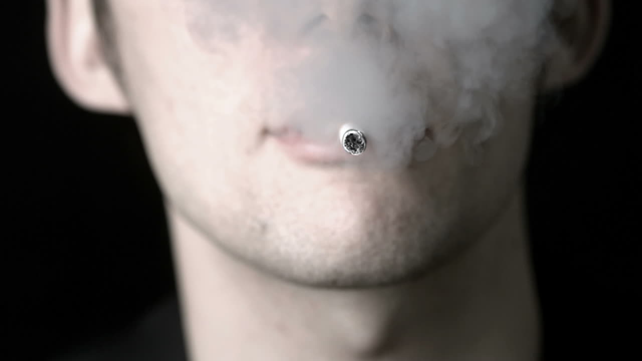 담배를 피우는 남자