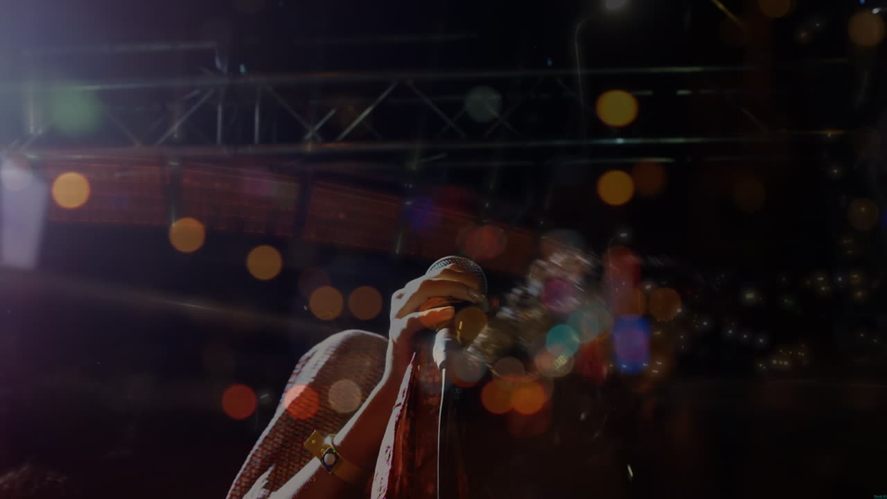 animación de puntos de luz sobre la cantante afroamericana.